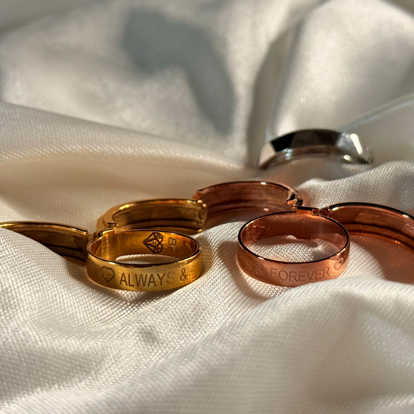 Hidden message ring