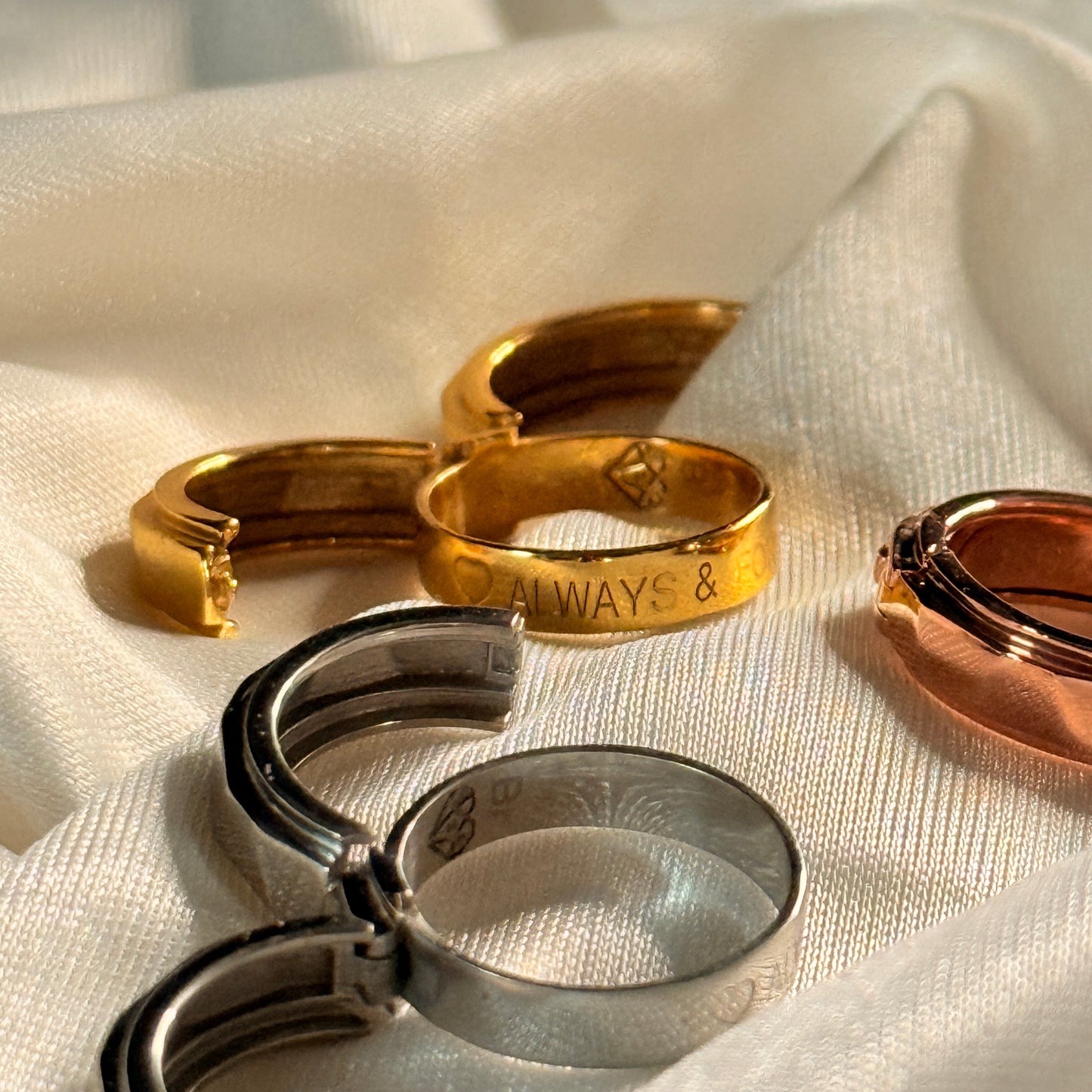 Hidden message ring