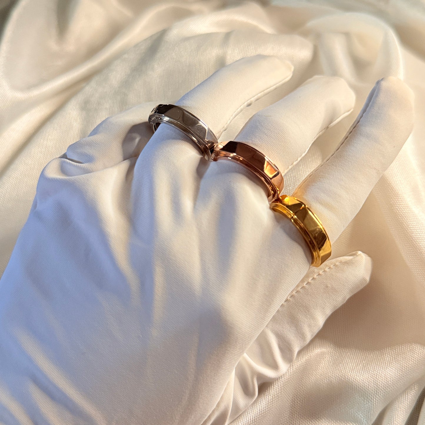 Hidden message ring