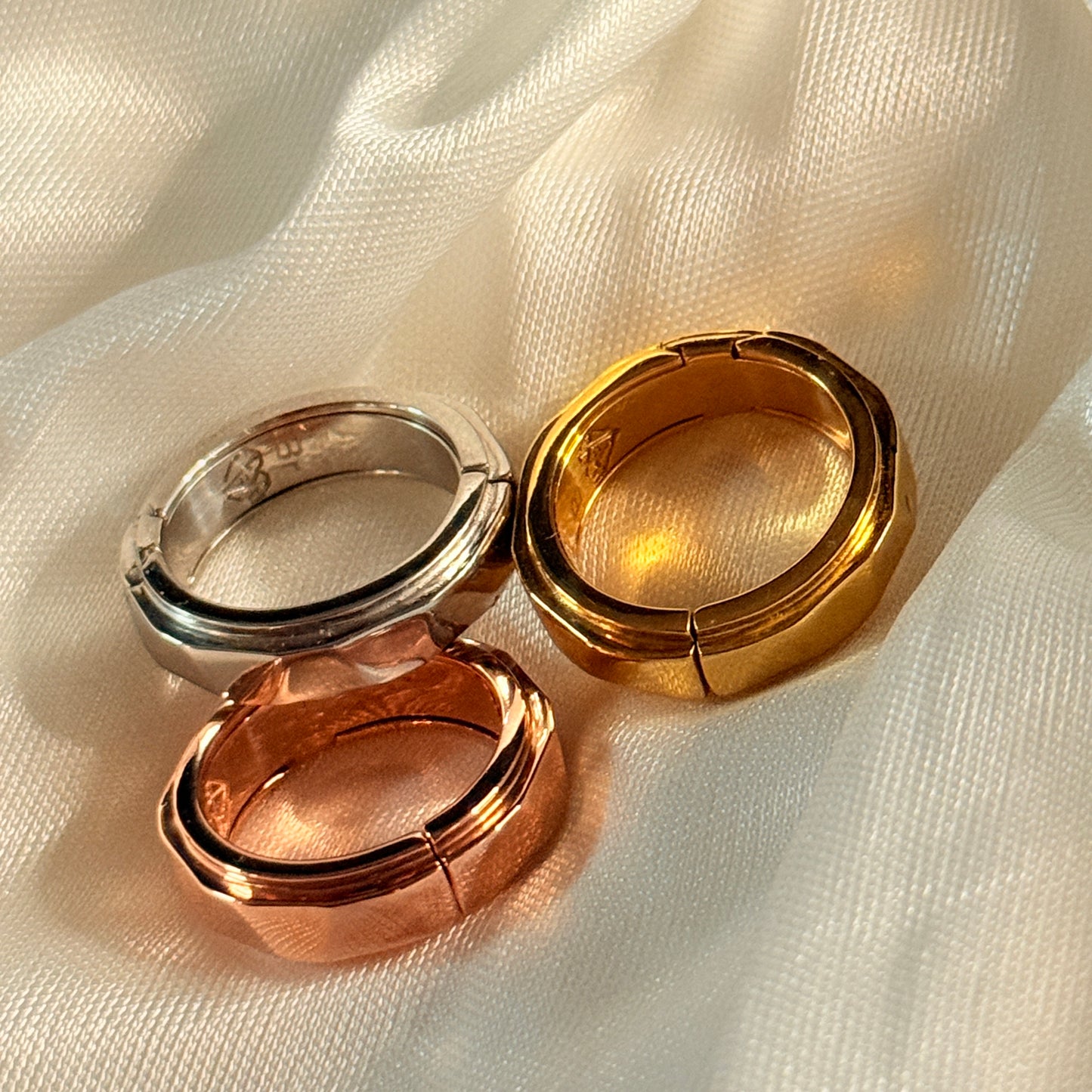 Hidden message ring