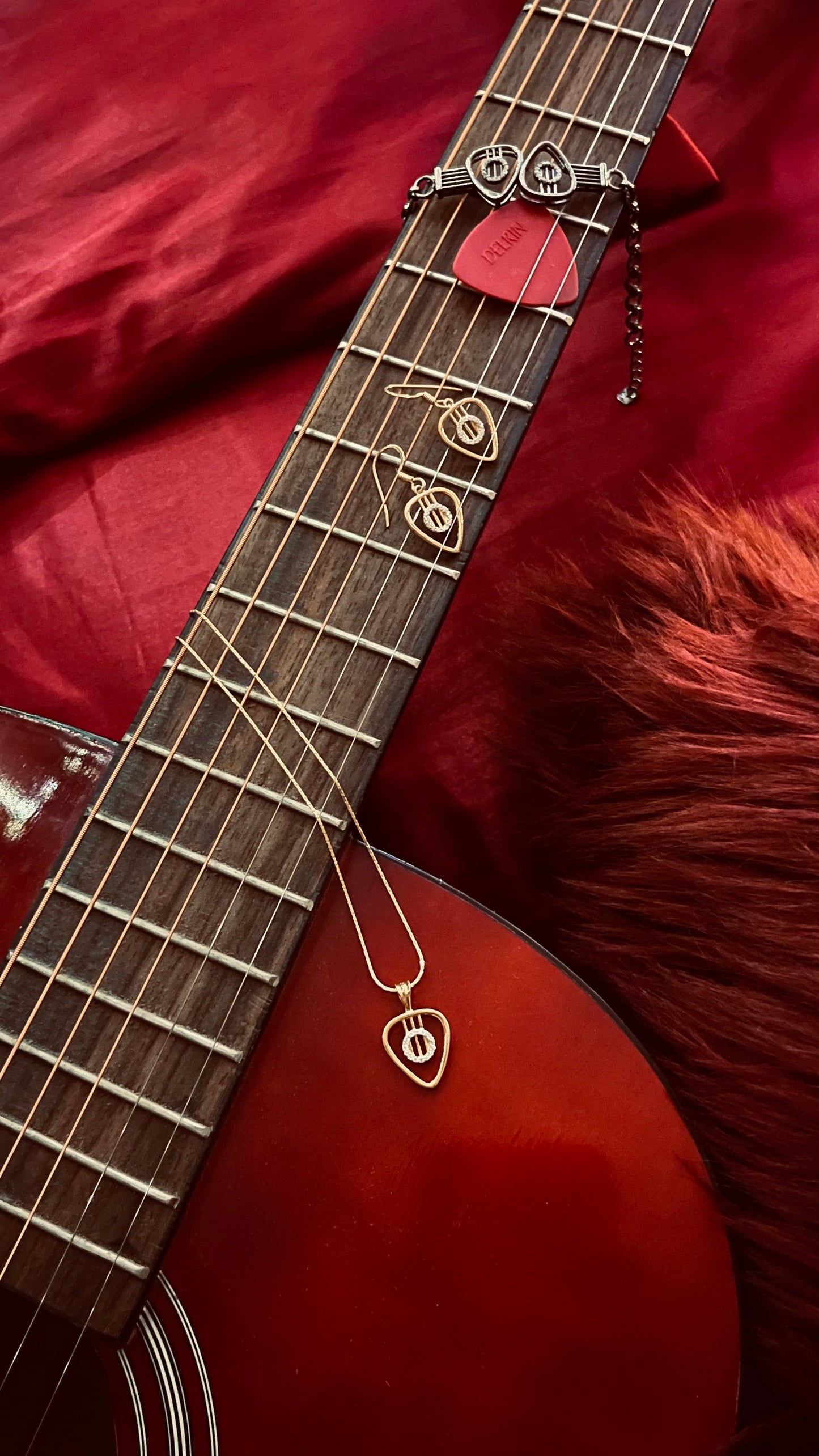Tia Pendant