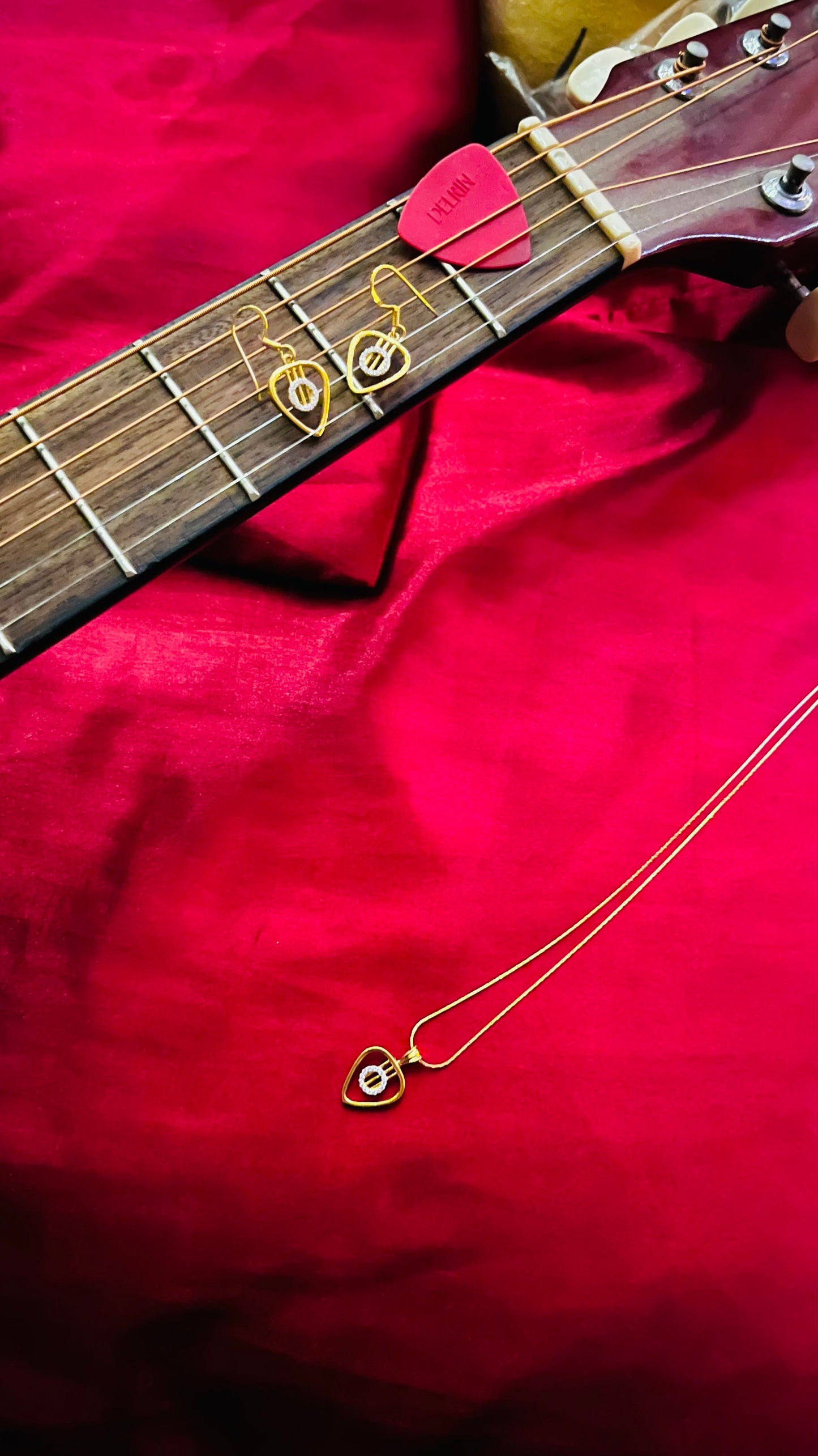 Tia Pendant